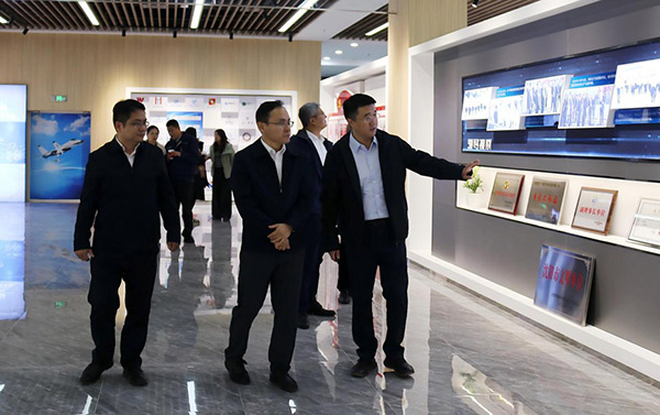 中國(guó)鋼研黨委副書(shū)記、總經(jīng)理高宏斌一行 到航產(chǎn)集團(tuán)調(diào)研